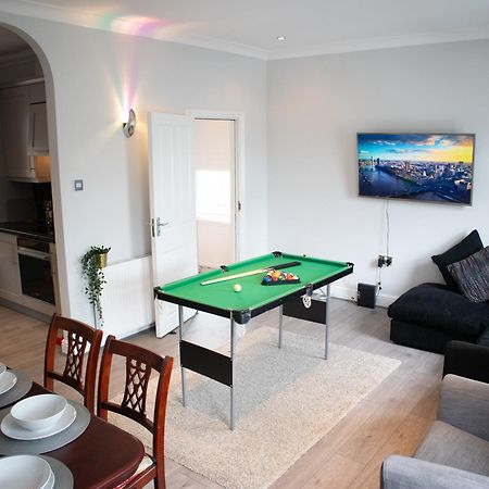 Апартаменты Bright Private Terrace - Free Private Parking - Tv - Wifi - Netflix Кройдон Экстерьер фото