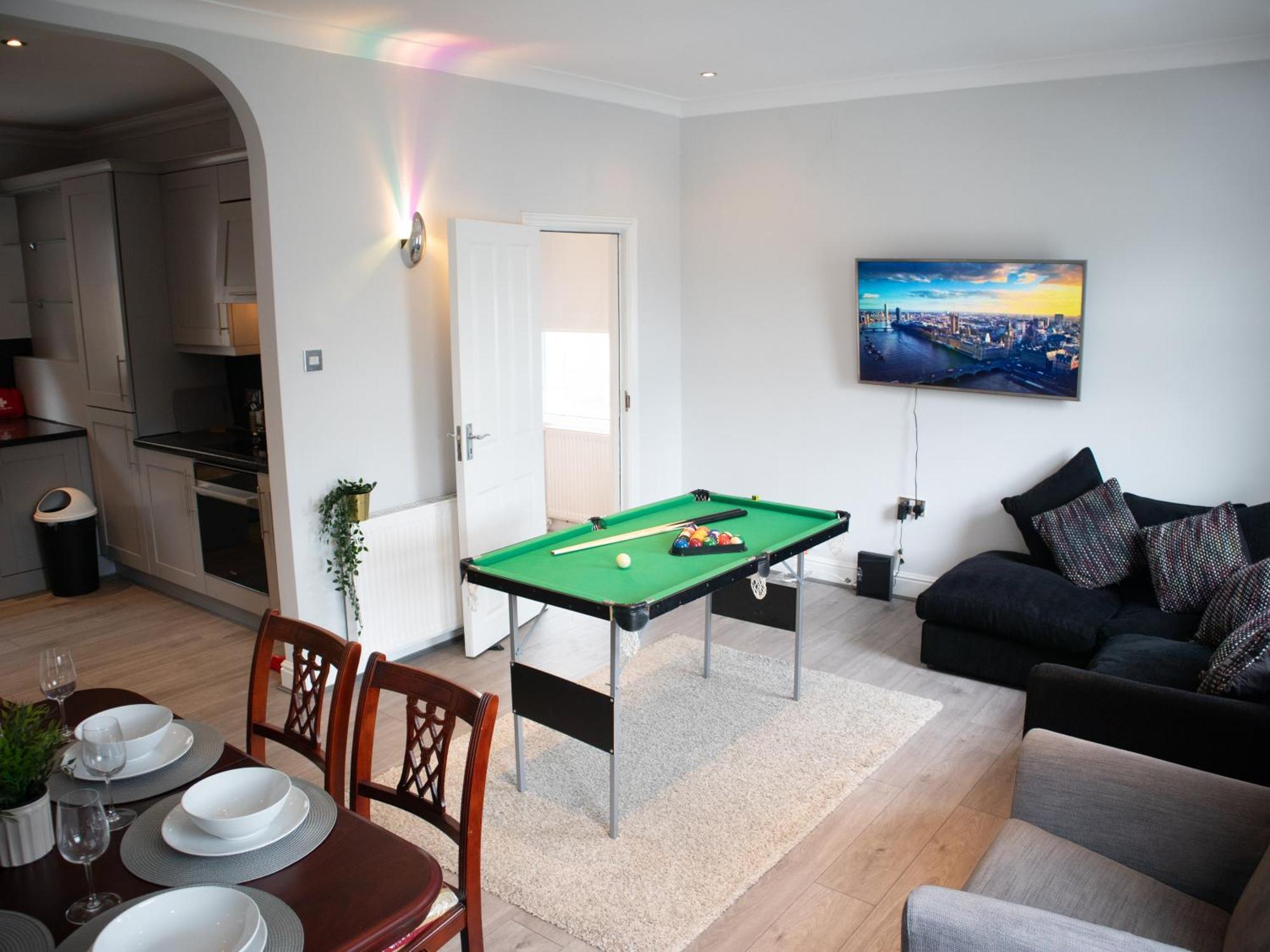 Апартаменты Bright Private Terrace - Free Private Parking - Tv - Wifi - Netflix Кройдон Экстерьер фото