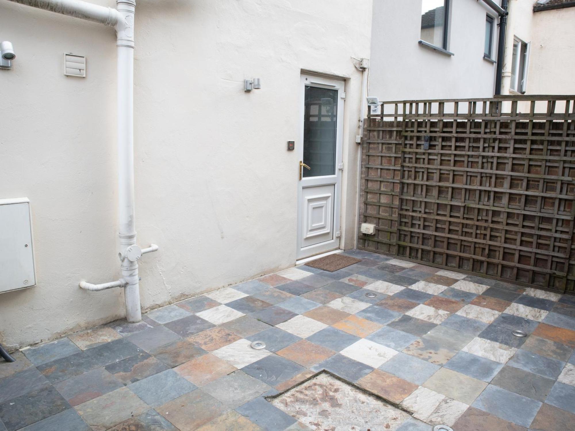 Апартаменты Bright Private Terrace - Free Private Parking - Tv - Wifi - Netflix Кройдон Экстерьер фото