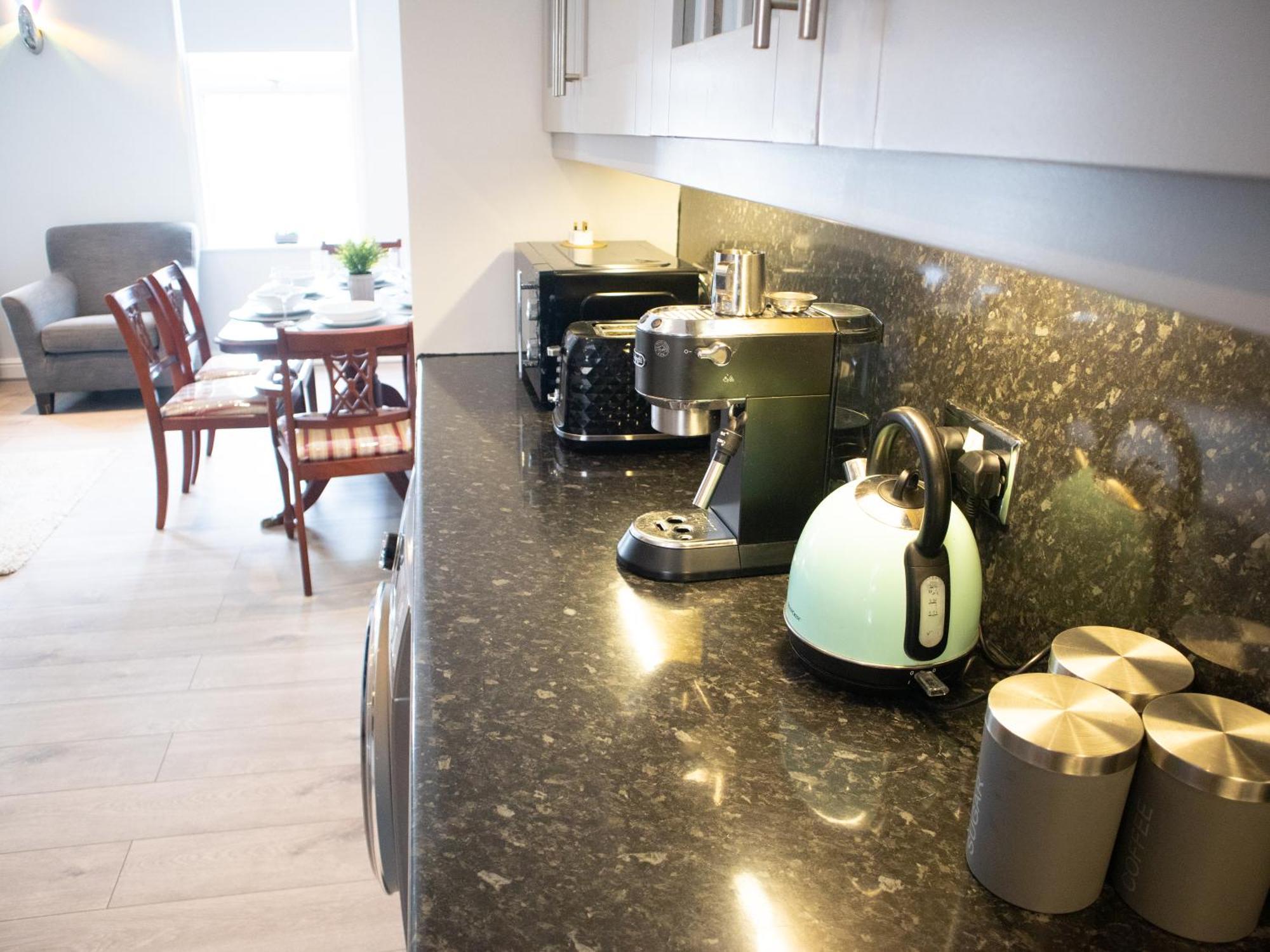 Апартаменты Bright Private Terrace - Free Private Parking - Tv - Wifi - Netflix Кройдон Экстерьер фото